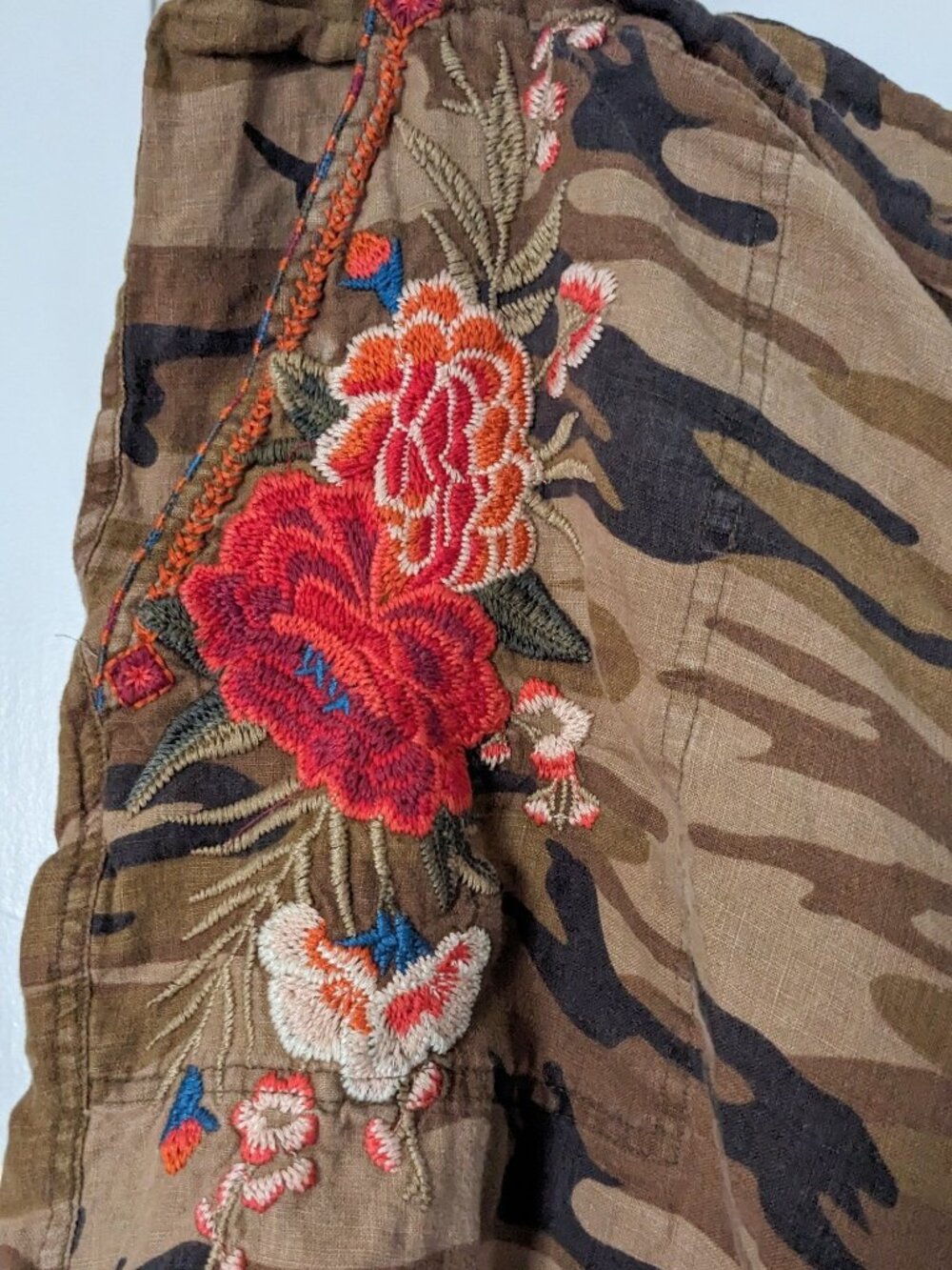 Johnny Was Los Angeles "Burke" Embroidered Linen Shorts Camouflage Size XL - Picture 4 of 9
